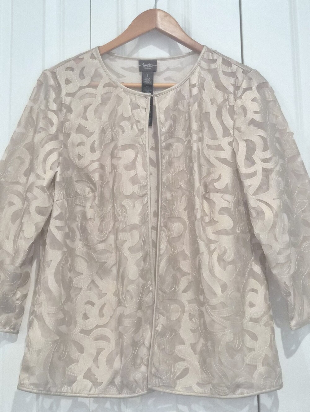 Chico’s Travelers Laser Lace Cut Gold Scroll Jacket  Formal Topper Size 1- Med